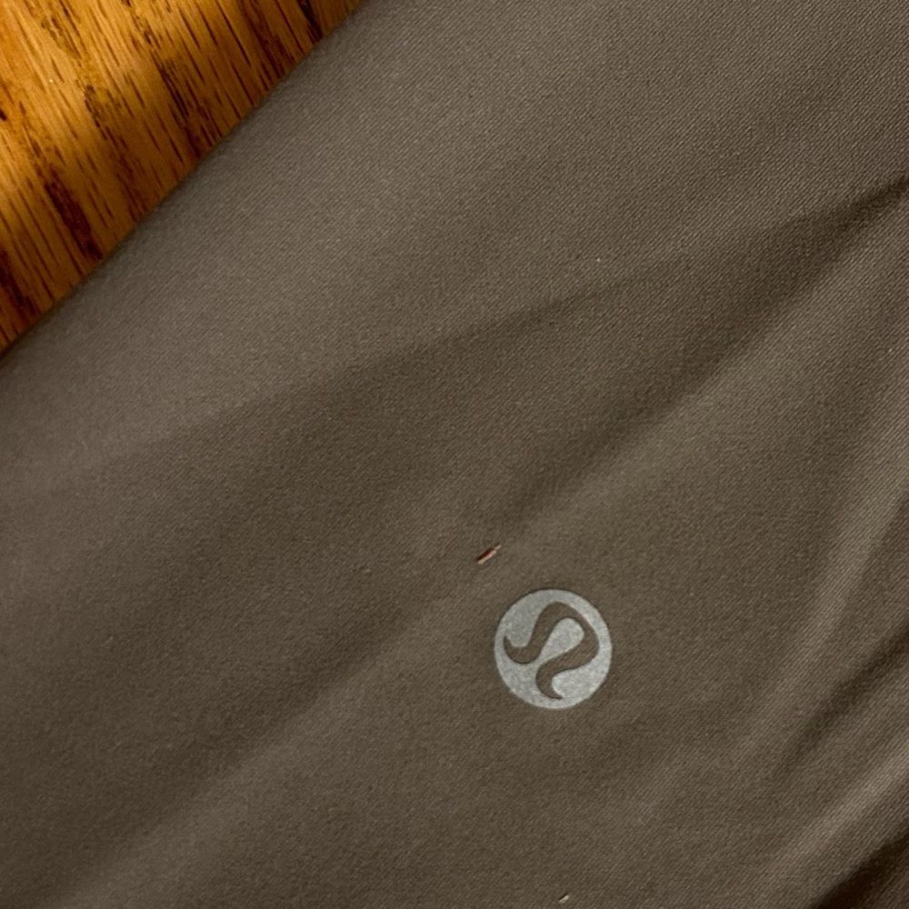 Lululemon Wunder Train High-Rise Crop with Pockets 23" size 8 barely worn - Picture 4 of 5